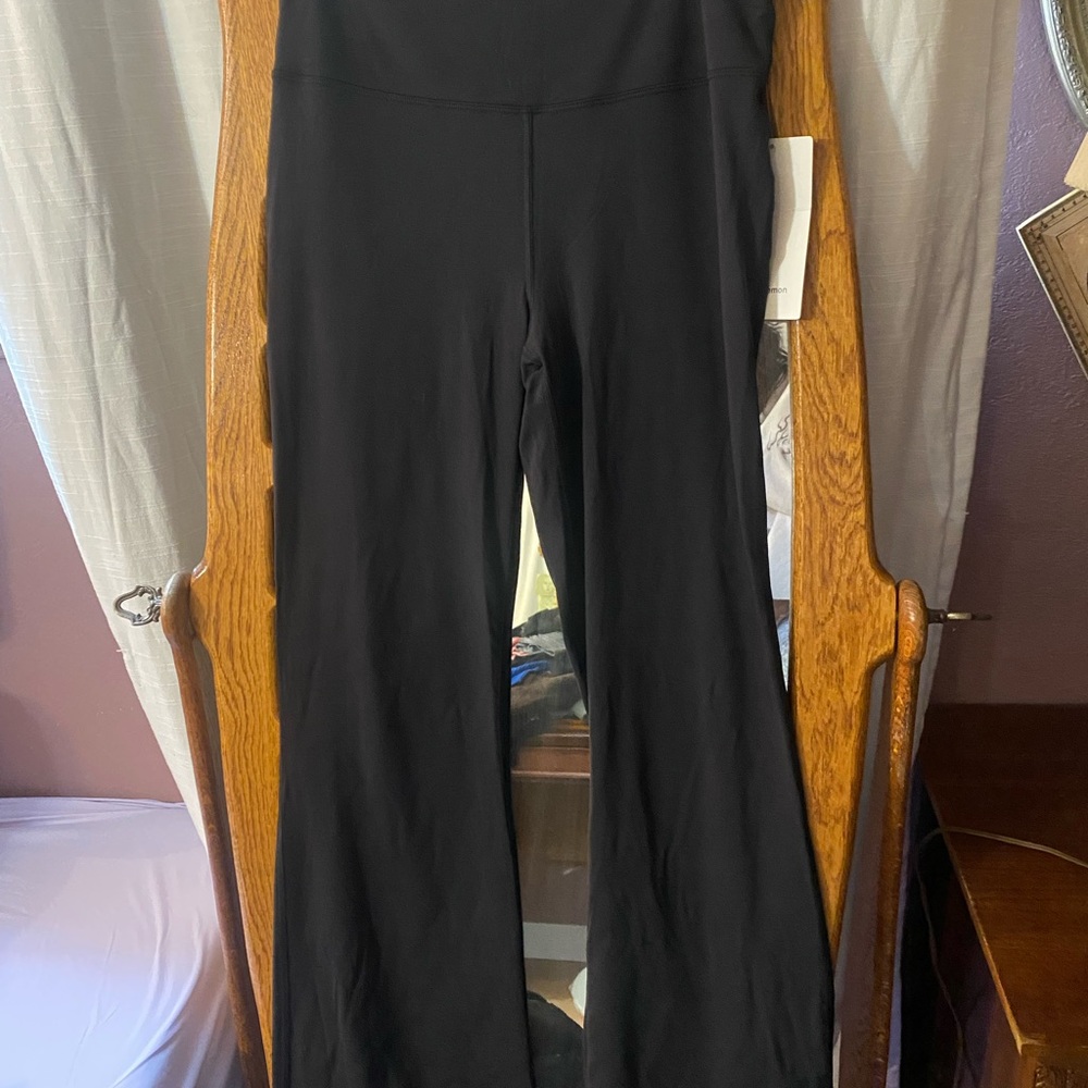 *** SOLD***

Lululemon Black Grove SHR Nulu Flared Pant Regular